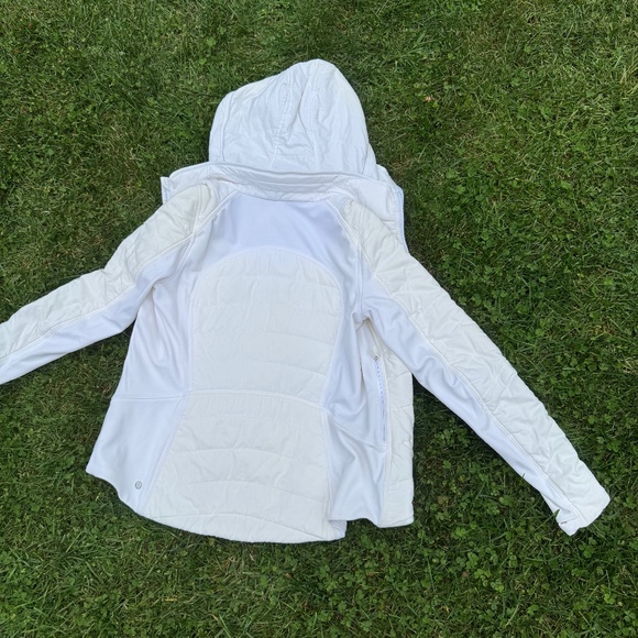 Lululemon - Picture 2 of 5